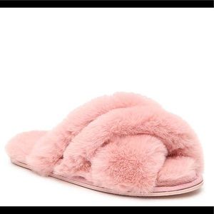 BRAND NEW Pink Slippers Chinese Laundry Size L9-10